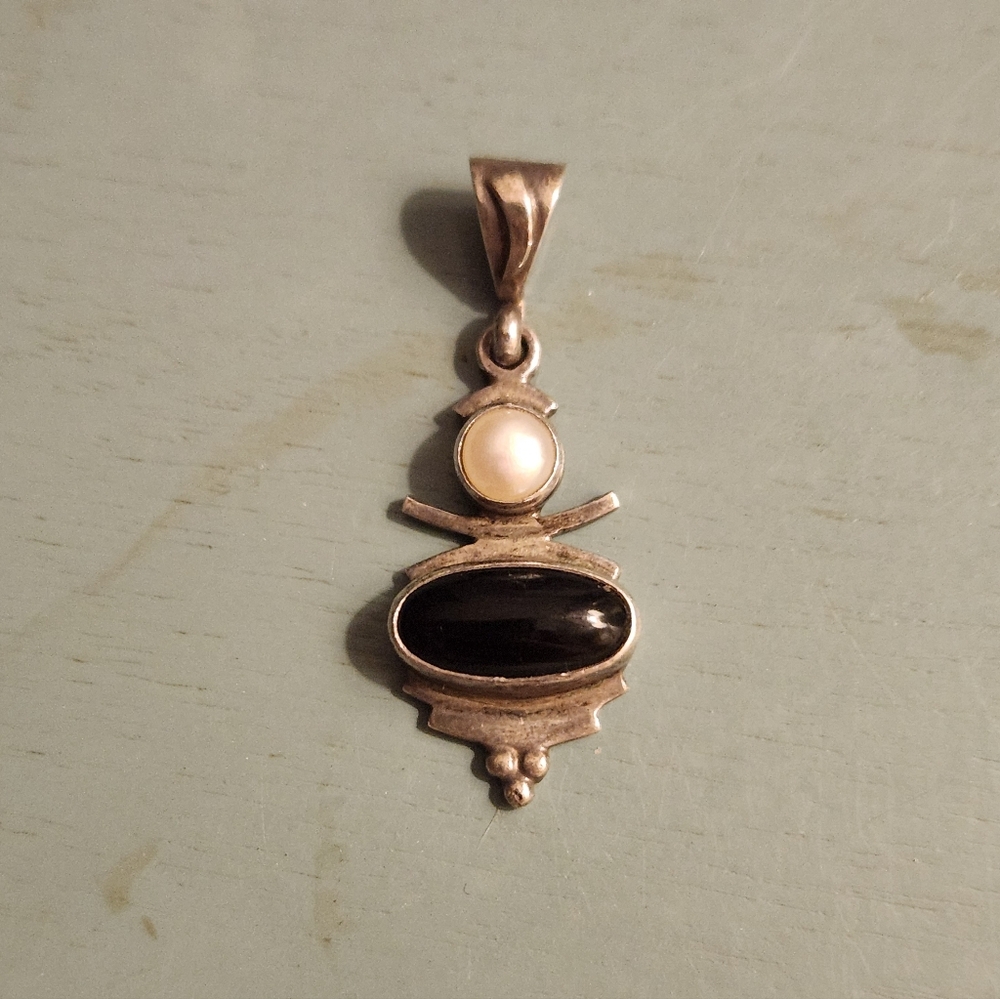 Sterling Silver Nilsson and Black Pendant Necklace